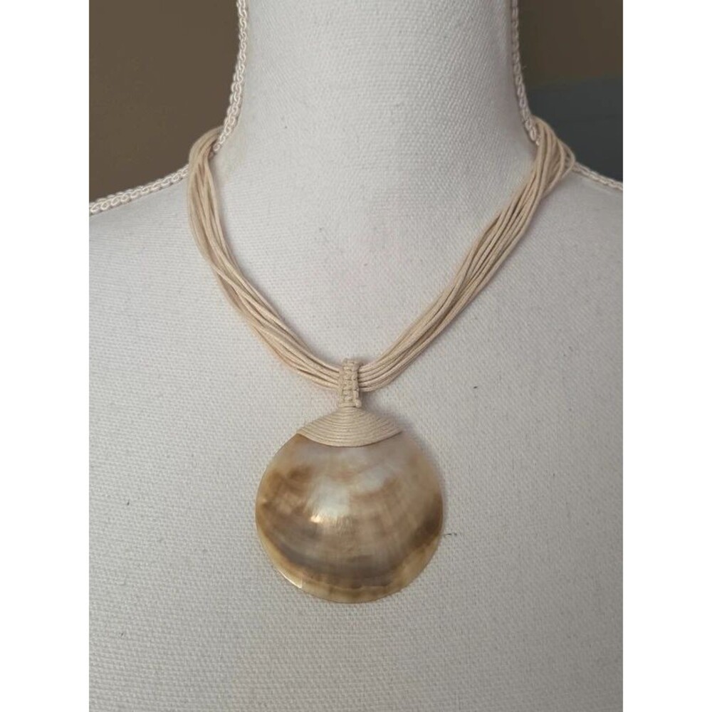 Large shell necklace - Picture 2 of 4